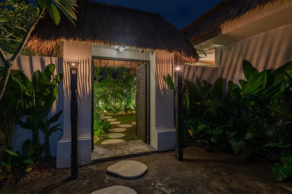 The Jungle - Luxurious & Tropical Concept - 3Br - Central Canggu Exterior photo